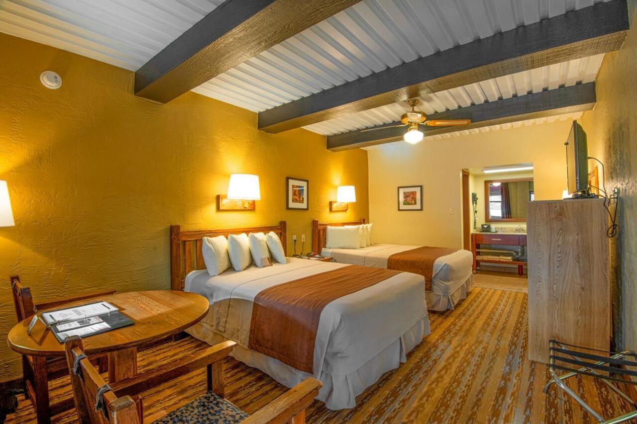 Thunderbird Lodge Чинли Екстериор снимка