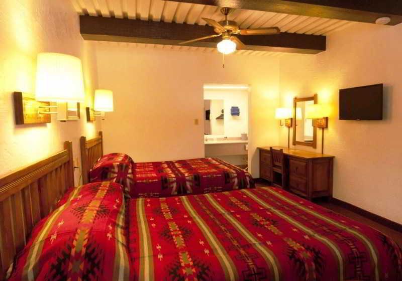 Thunderbird Lodge Чинли Екстериор снимка