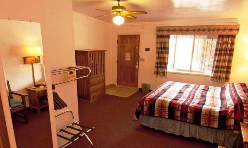 Thunderbird Lodge Чинли Екстериор снимка