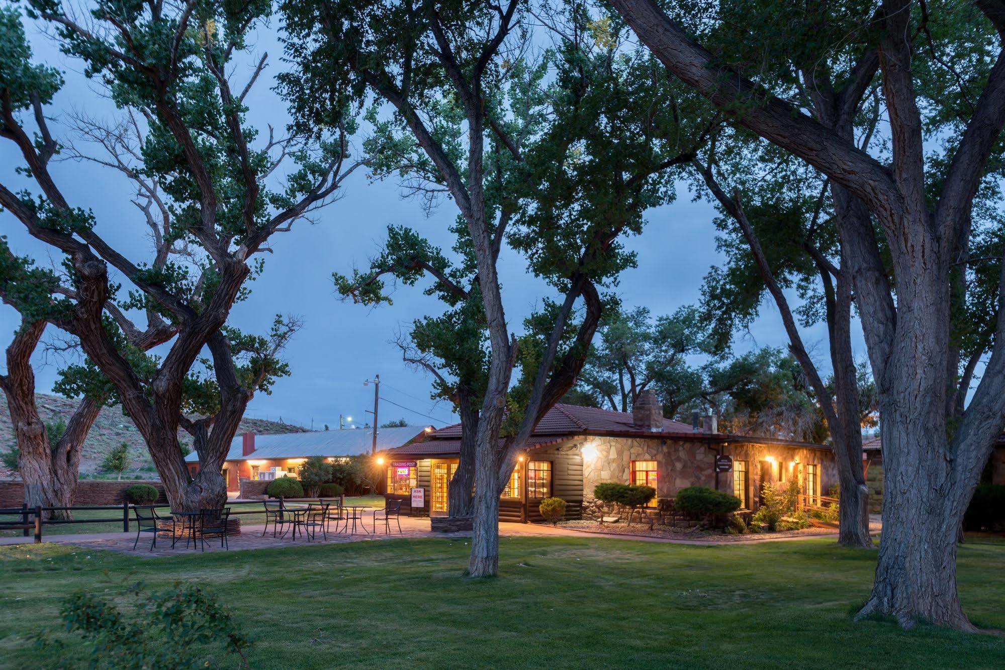 Thunderbird Lodge Чинли Екстериор снимка