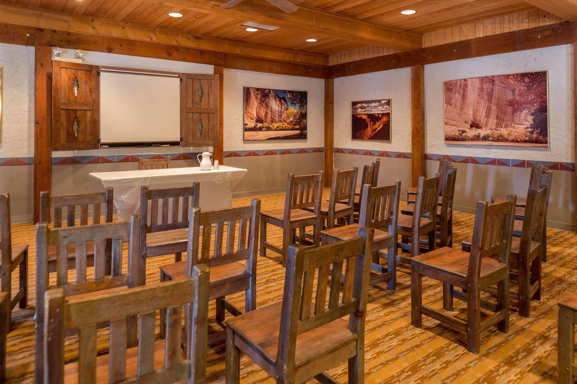 Thunderbird Lodge Чинли Екстериор снимка
