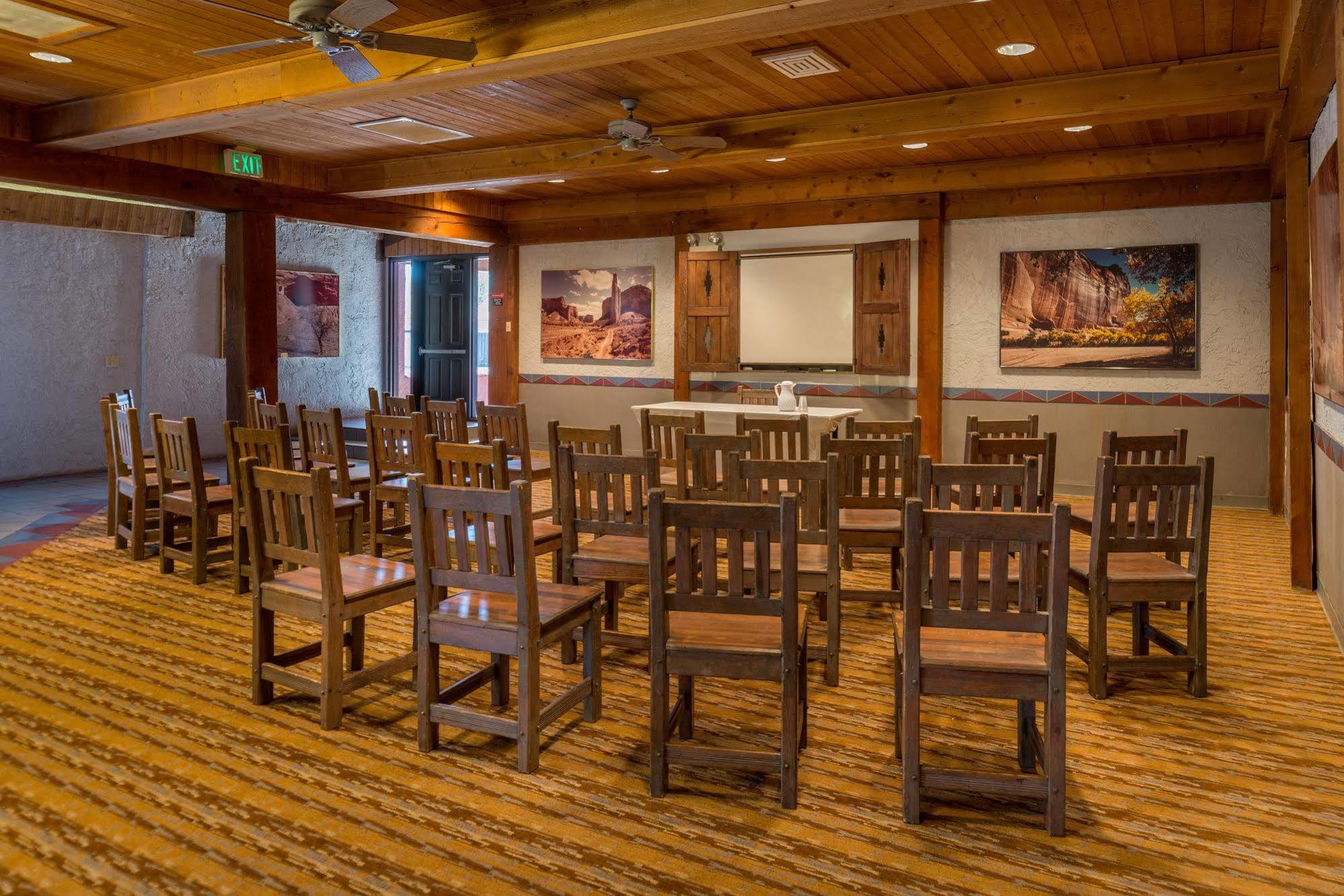Thunderbird Lodge Чинли Екстериор снимка